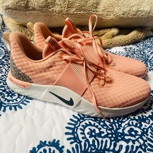 Brand new Nike trainers. 9.5 women’s.